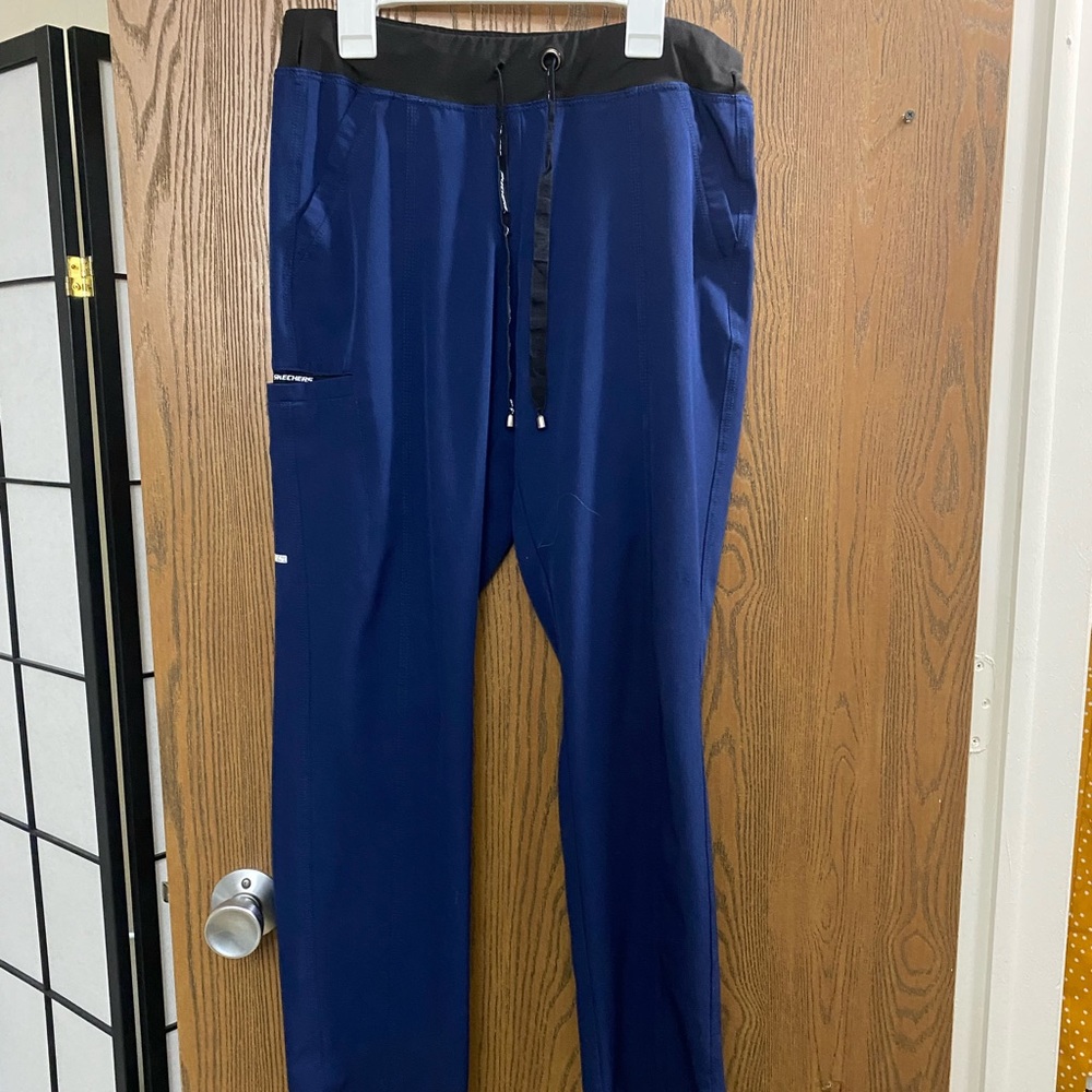 Sketchers scrub set